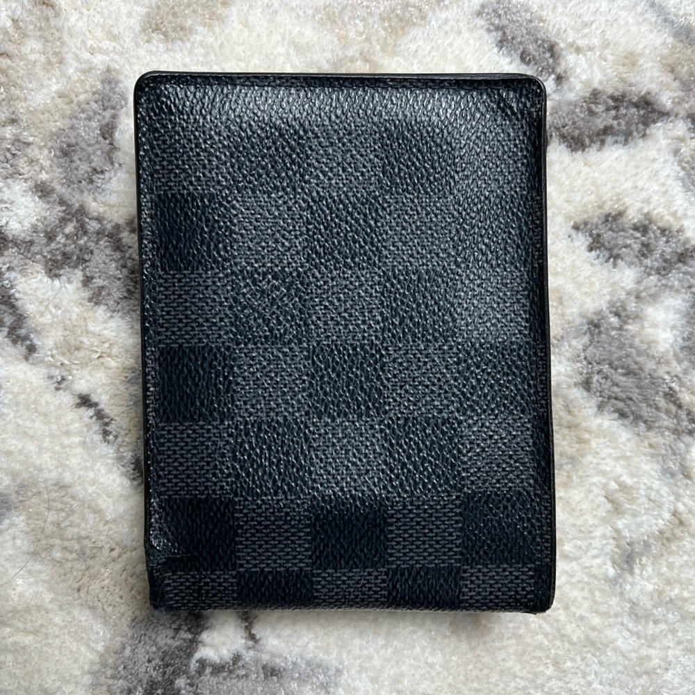 Louis Vuitton Men’s Black Damier Wallet - Picture 2 of 7